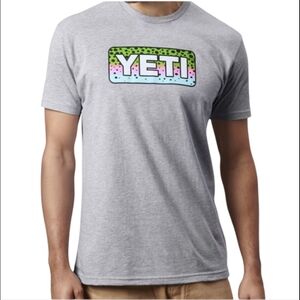 YETI Large Mens Rainbow Trout Gray Cotton Tee Shirt